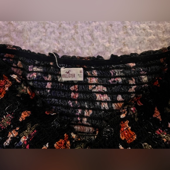 Black Floral Hollister Crop top - Picture 2 of 2
